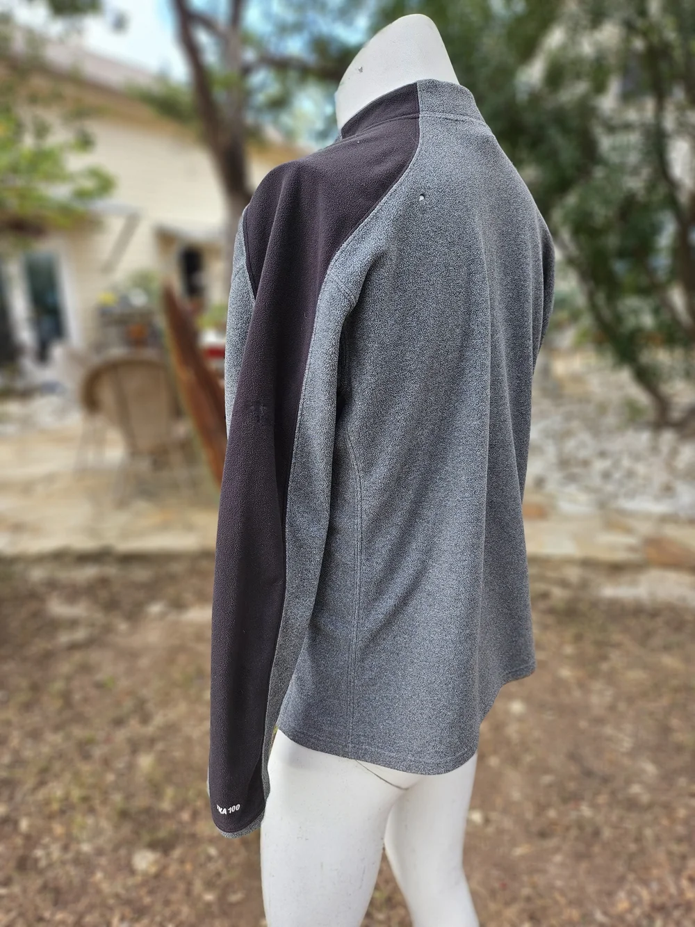 The North Face Men’s Charcoal and Black Half-Zip Fleece Pullover TKA 100 L Read